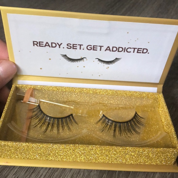 Lashaholic Other - NWT Lashaholic Luxury Lashes False Eyelashes